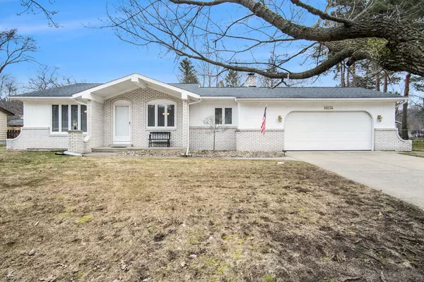 16234 Pinewood Avenue, Spring Lake, MI 49456
