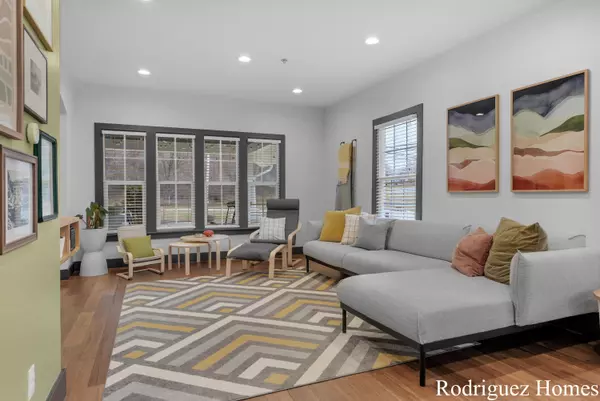 1504 Walker NW Avenue Grand Rapids, MI 49504