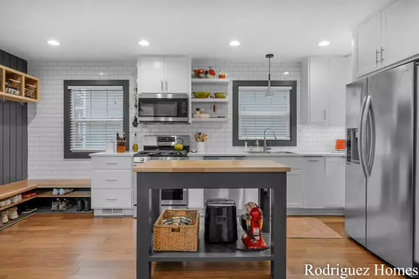 1504 Walker NW Avenue Grand Rapids, MI 49504