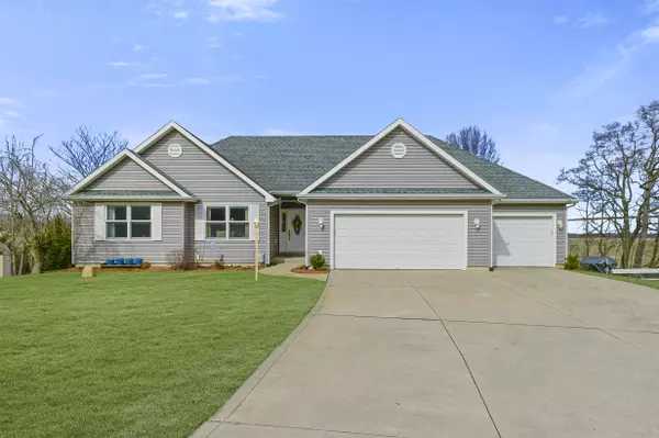 69530 Fox Crossing, Edwardsburg, MI 49112