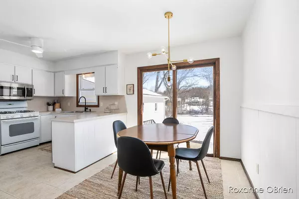 224 Longview Drive Rockford, MI 49341