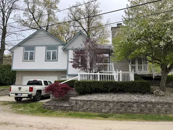 50092 South Street,  Dowagiac,  MI 49047