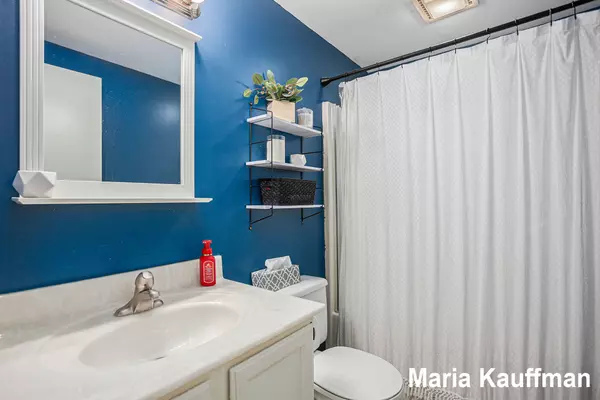 4951 Oakway NE Court Grand Rapids, MI 49525