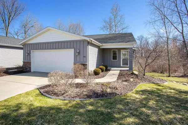 82 Brewer Park Circle, Grand Rapids, MI 49548