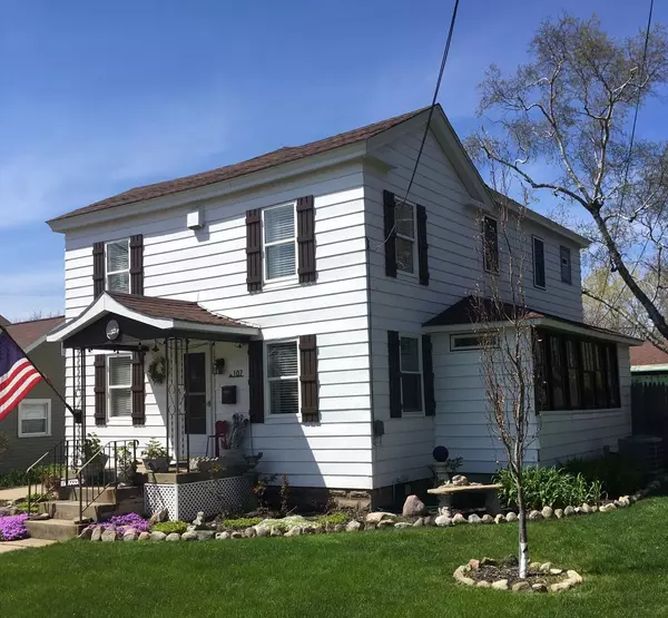 107 E Savidge Street, Spring Lake, MI 49456