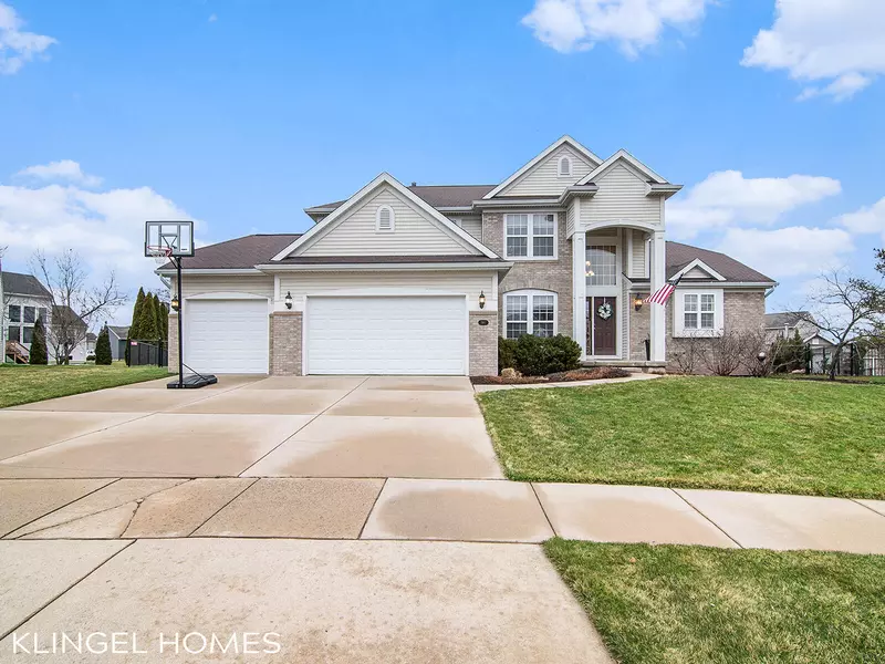 7467 Lonsdale Circle, Grand Ledge, MI 48837