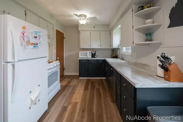 1558 Benning NW Avenue Grand Rapids, MI 49504