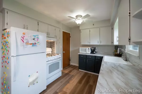 1558 Benning NW Avenue Grand Rapids, MI 49504