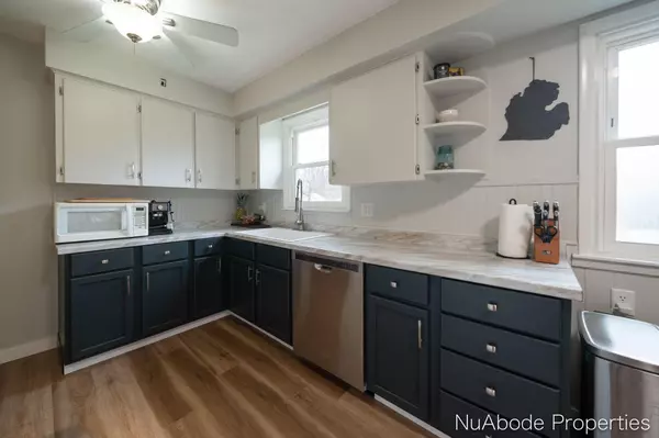 1558 Benning NW Avenue Grand Rapids, MI 49504