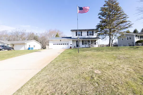 17833 Mohawk Drive, Spring Lake, MI 49456