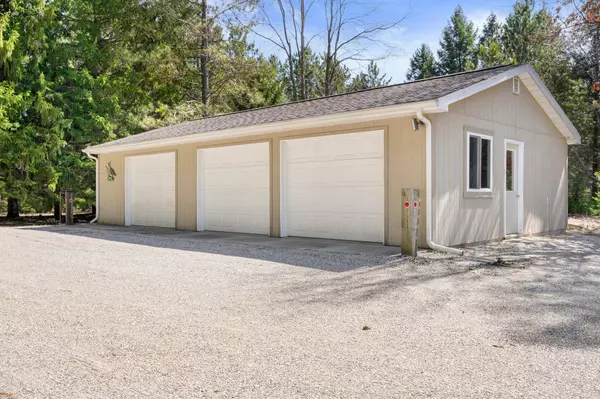 Paris, MI 49338,20780 Indian Drive