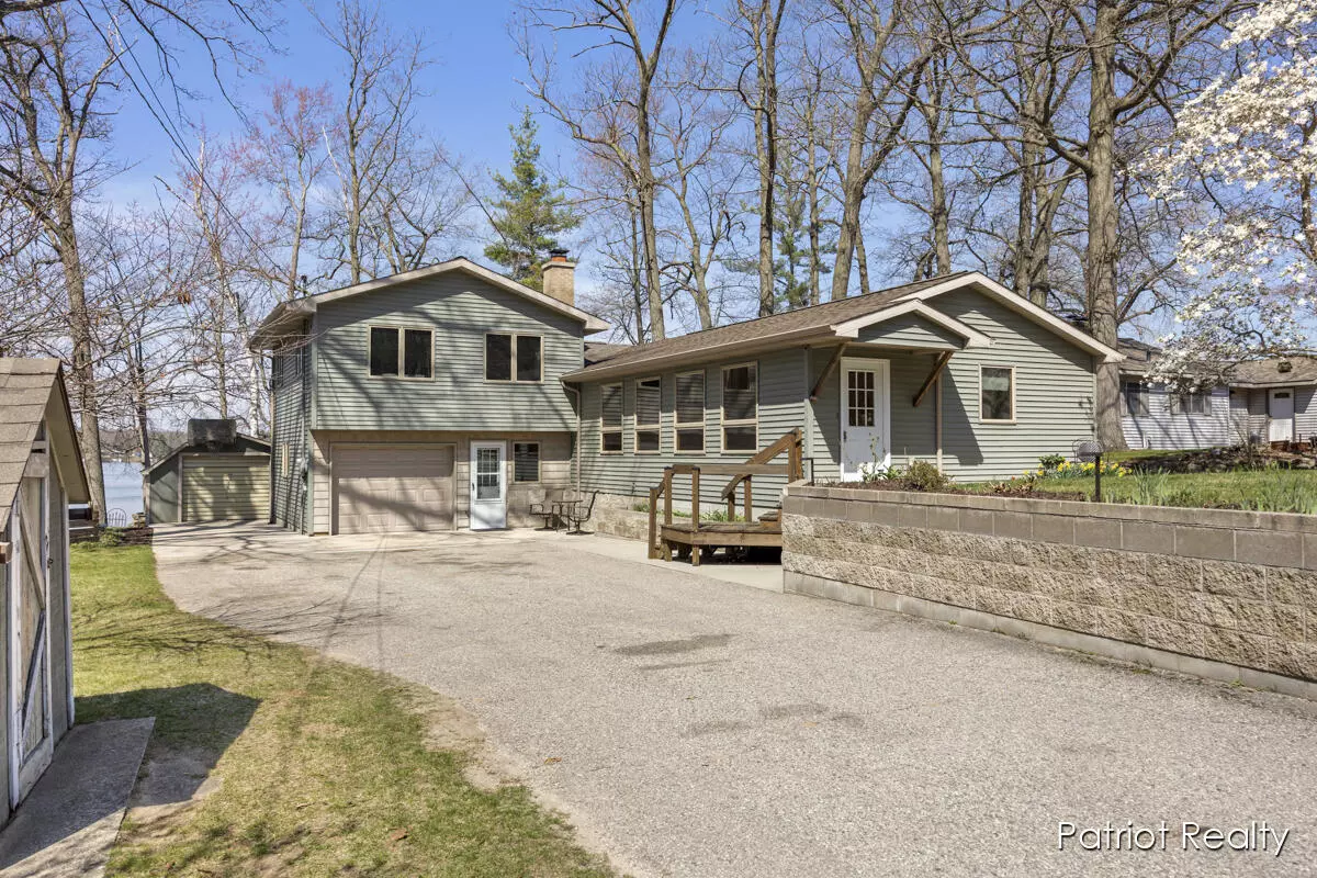 Grant, MI 49327,1087 E Hess Lake Drive