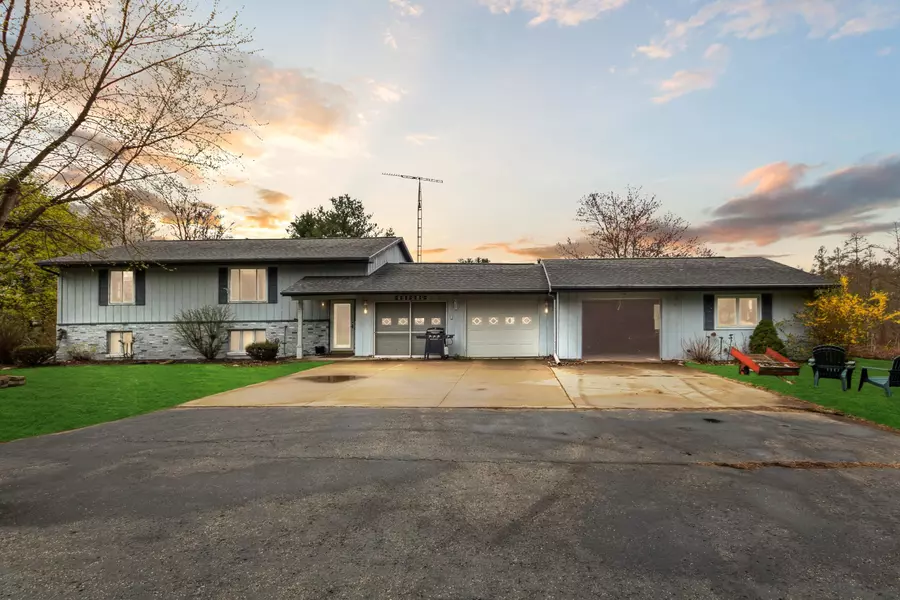 3412 Briar Drive, Osseo, MI 49266
