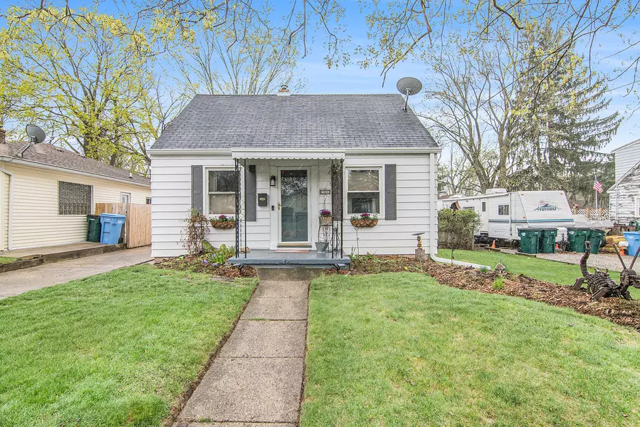 700 E Greenlawn Avenue, Lansing, MI 48910