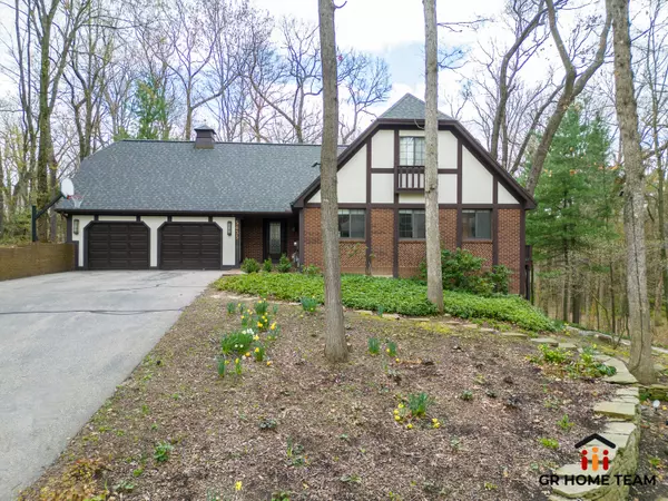 5635 Forest Glen SE Drive, Ada, MI 49301