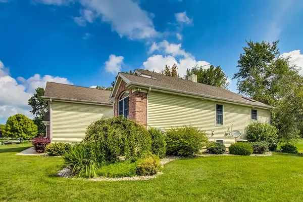 Bridgman, MI 49106,9833 Quail Run Court