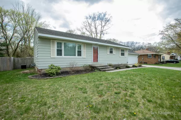 734 Parkway NE Drive, Grand Rapids, MI 49525