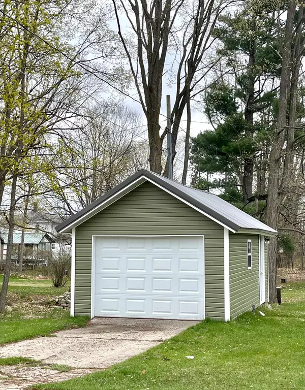 Reed City, MI 49677,222 S Park Street