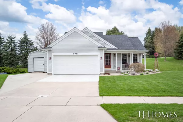 6952 Lake Bluff NE Drive, Comstock Park, MI 49321