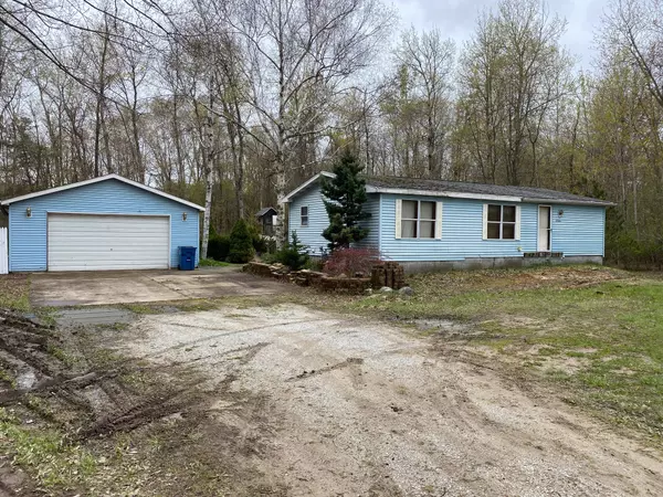 17424 Hickory Street, Spring Lake, MI 49456