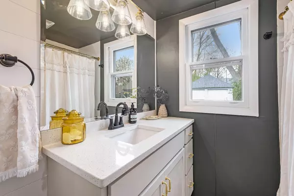 2046 Sinclair NE Avenue Grand Rapids, MI 49505