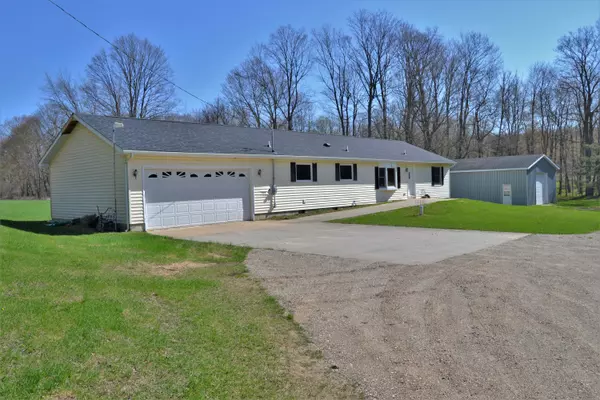 23721 Wallace Place, Paris, MI 49338