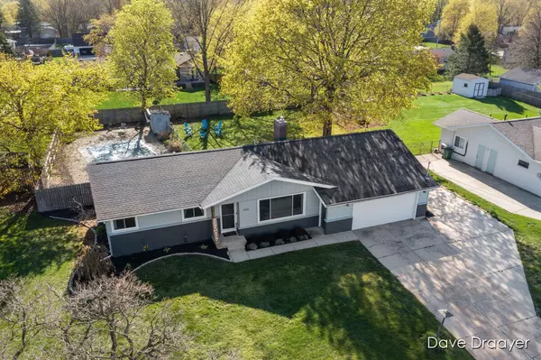 8198 Crestview Avenue, Jenison, MI 49428