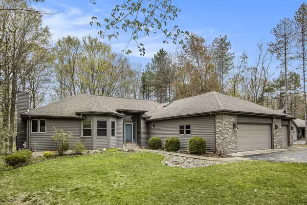 9460 Highland View Drive, Kalamazoo, MI 49009