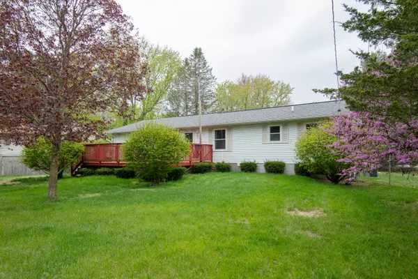 34098 Vauxhill Drive, Paw Paw, MI 49079