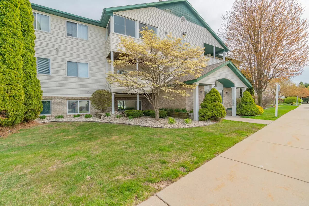 Norton Shores, MI 49444,5821 Crosswinds Drive #32