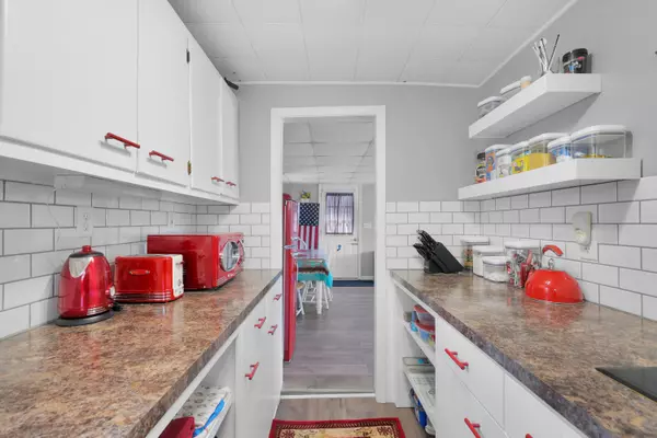 301 N Coolidge Drive Six Lakes, MI 48886