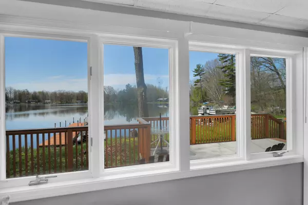 301 N Coolidge Drive Six Lakes, MI 48886