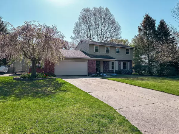 6202 Meadowlark NE Street, Rockford, MI 49341