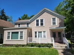 413 Elm Street, Paw Paw, MI 49079