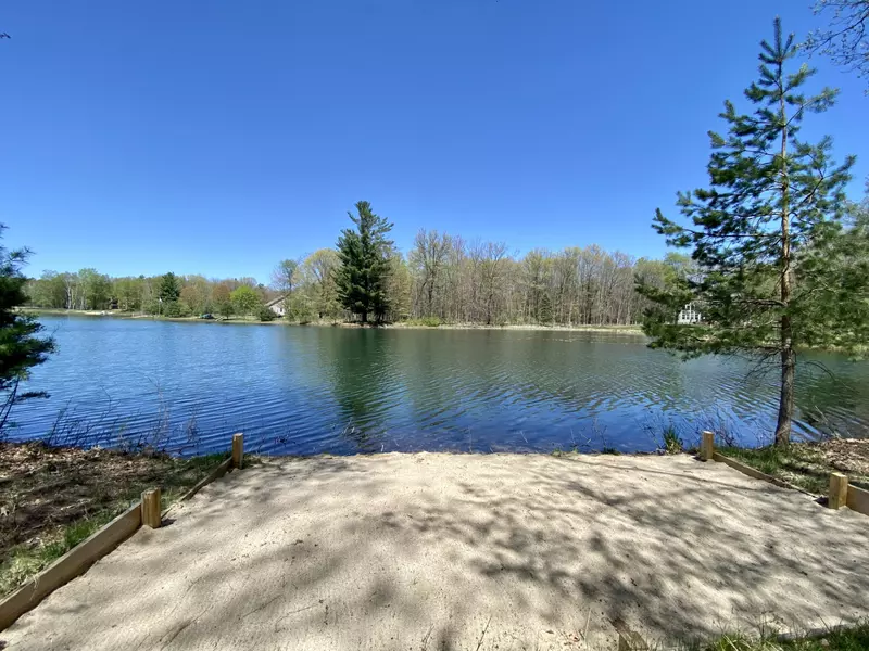 10724 Dobbyn Drive, Canadian Lakes, MI 49346