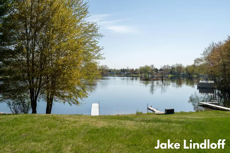 7144 Southwest Drive #912, Stanwood, MI 49346
