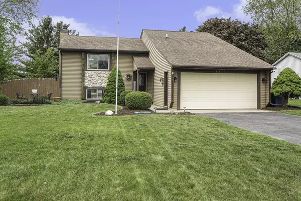 2555 Olde Farm Drive, Jenison, MI 49428