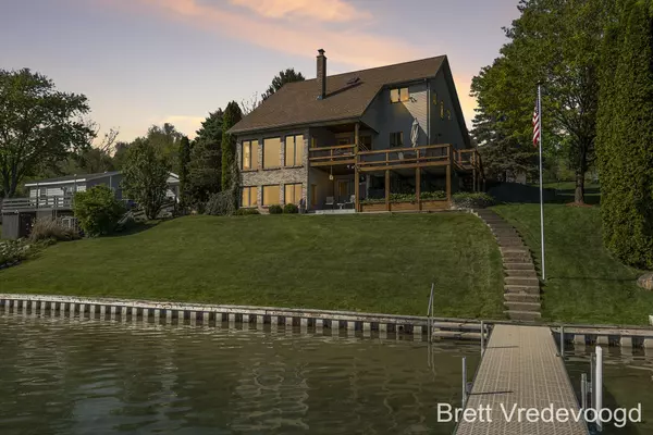 Wayland, MI 49348,12635 Oakwood Shores Street