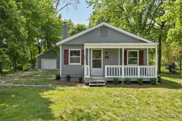 Greenville, MI 48838,409 E Summit Street