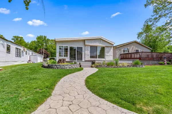 483 Maple Ln,  Coldwater,  MI 49036