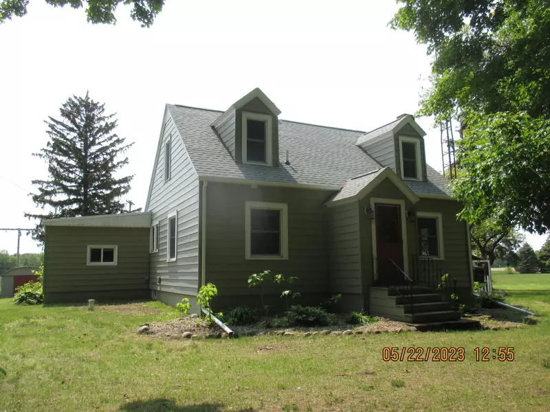 55561 Blossom Road, Colon, MI 49040