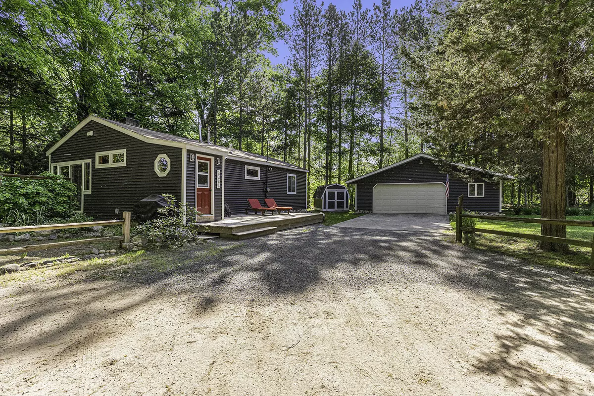 Hesperia, MI 49421,5521 E White River Trail