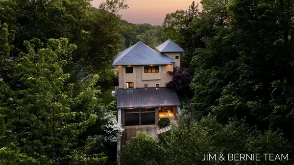 Saugatuck, MI 49453,3494 Riverside Drive