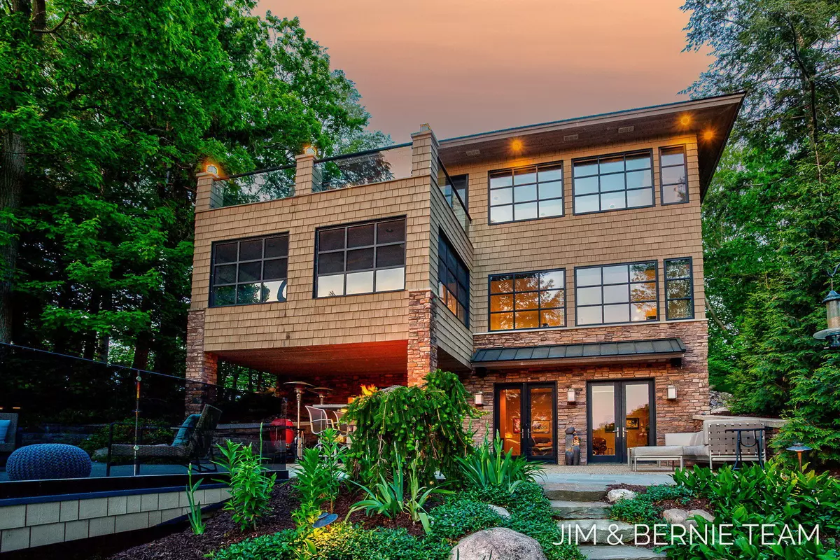 Saugatuck, MI 49453,3494 Riverside Drive