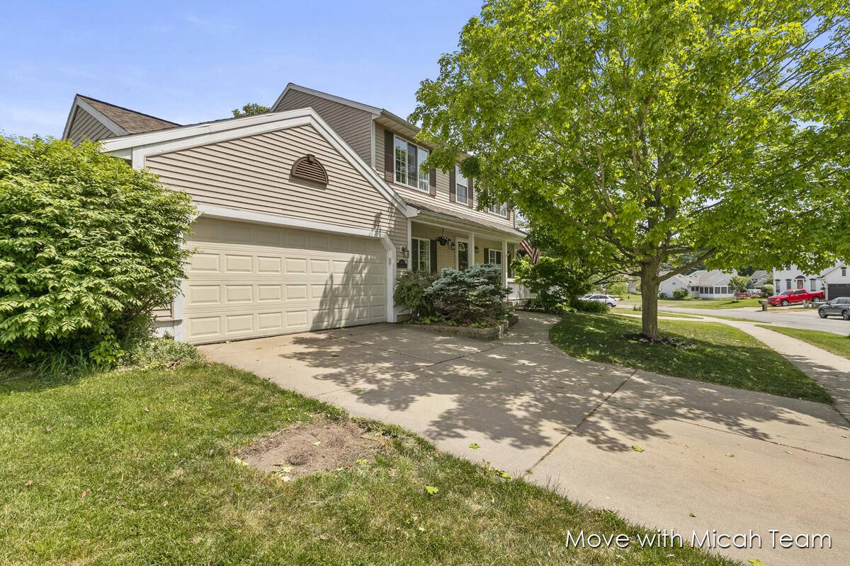 4700 Meadow Lake SE Drive, Kentwood, MI 49512