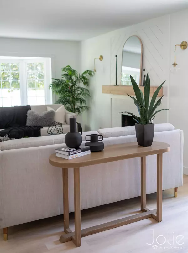 1527 Lewison NE Avenue Grand Rapids, MI 49505