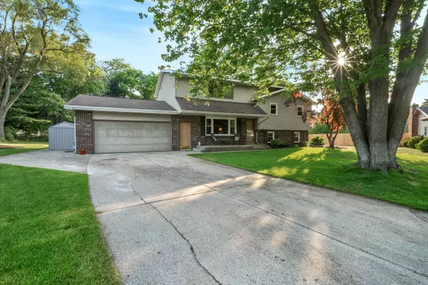 Jenison, MI 49428,2584 Oak Hollow Drive