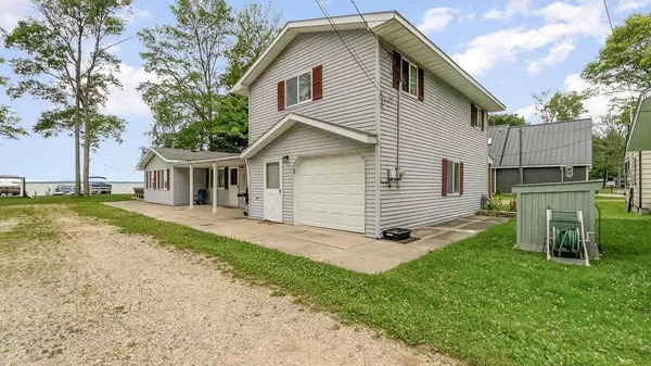 6407 E Houghton Lake Drive, Houghton Lake, MI 48629