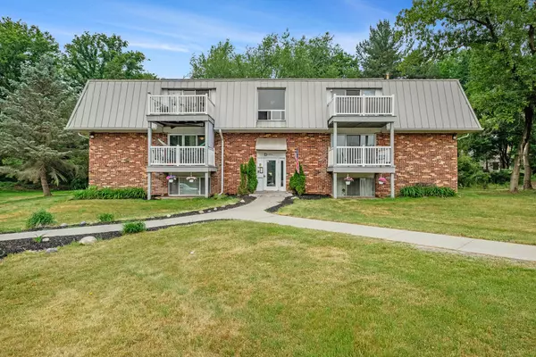 6716 Cascade SE Road #1D, Grand Rapids, MI 49546