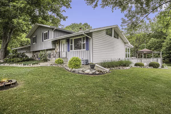 8833 B S Drive, Ceresco, MI 49033